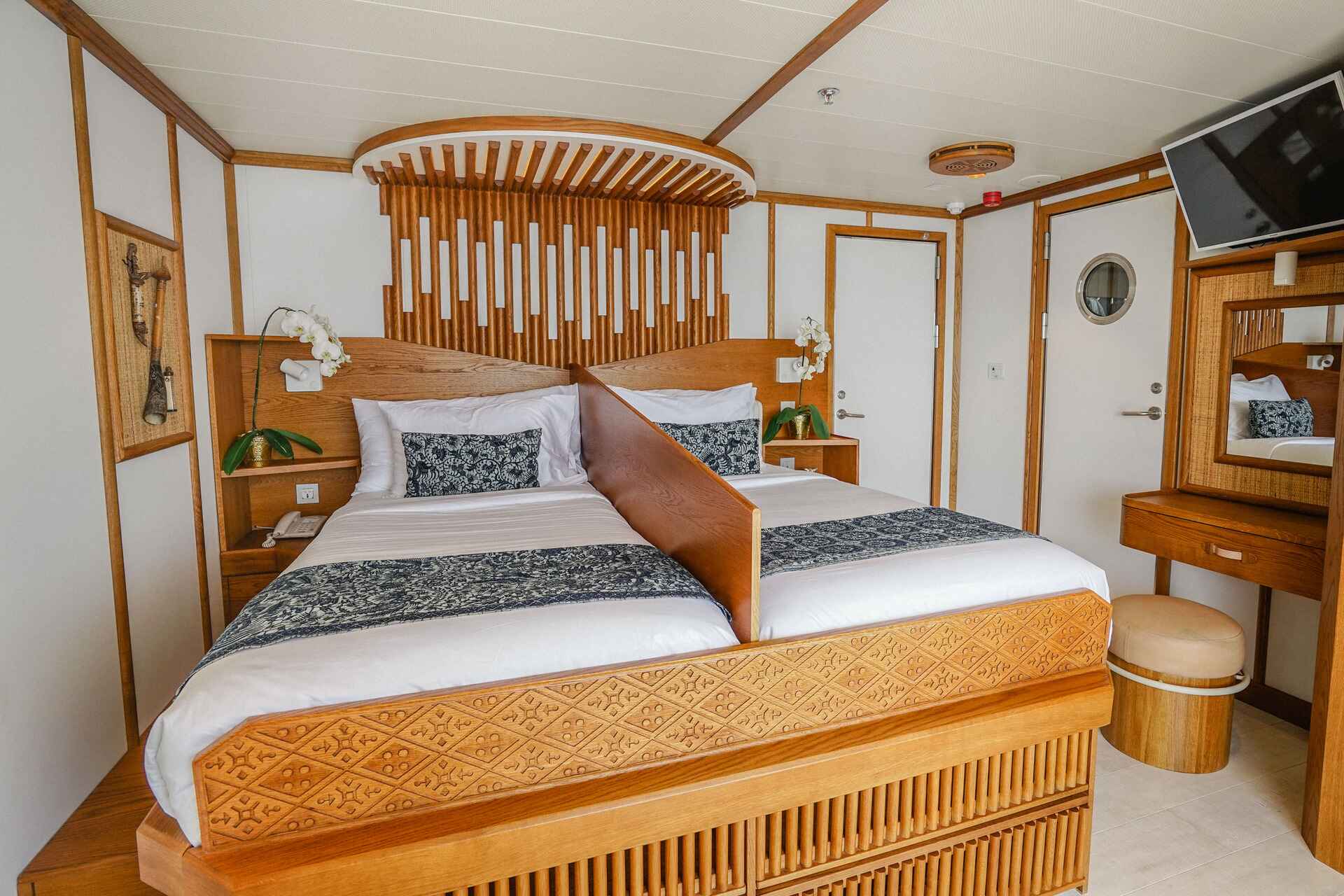 2024/02/kudanil-explorer-boat-cabin-stateroom-3.jpg
