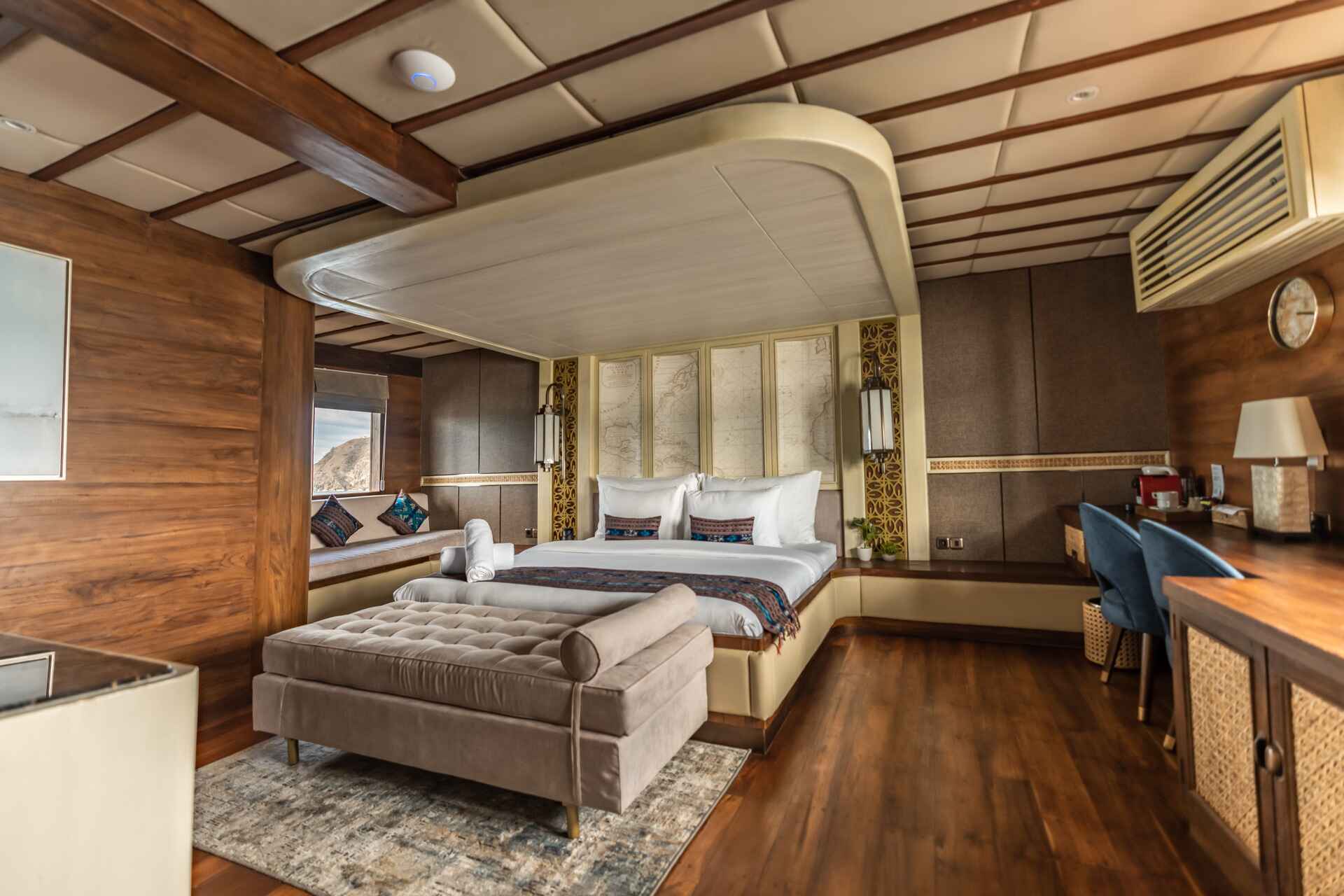 2024/02/Commodore-Suite-02.jpg
