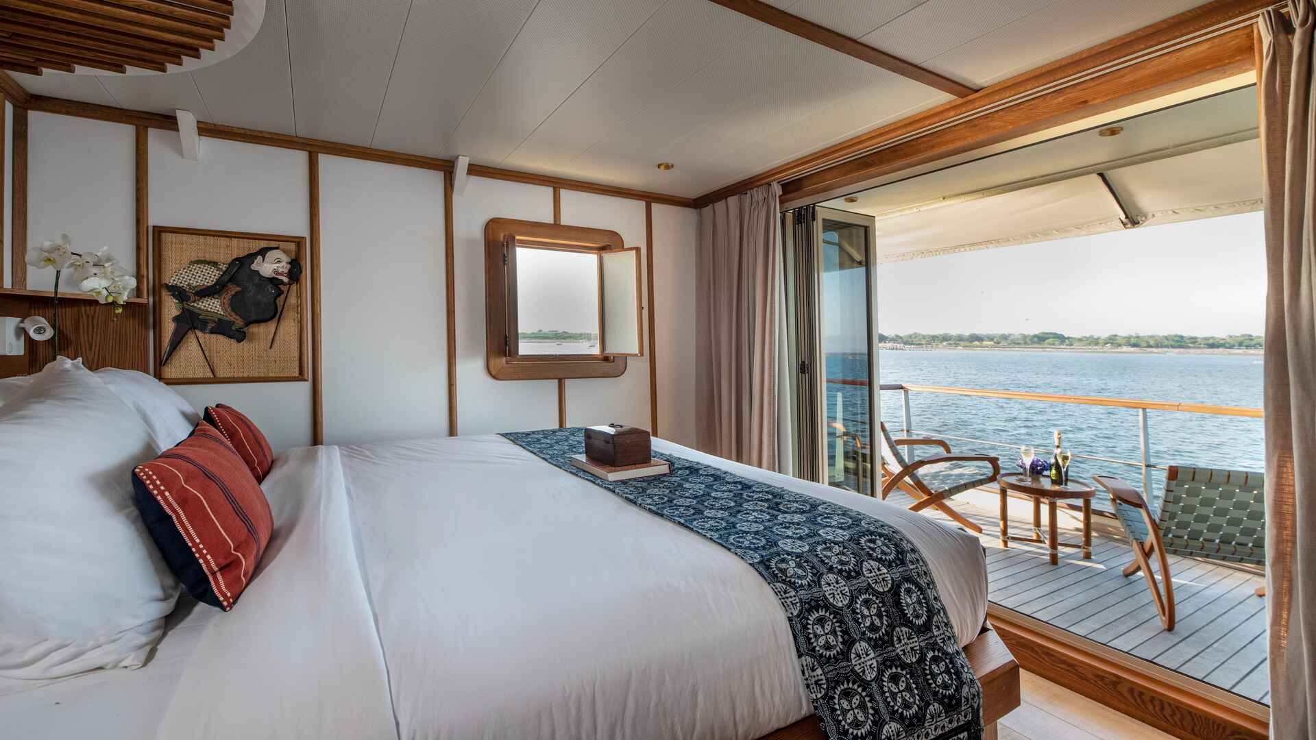 2024/02/kudanil-explorer-expedition-yacht-cabin-stateroom-6.jpg
